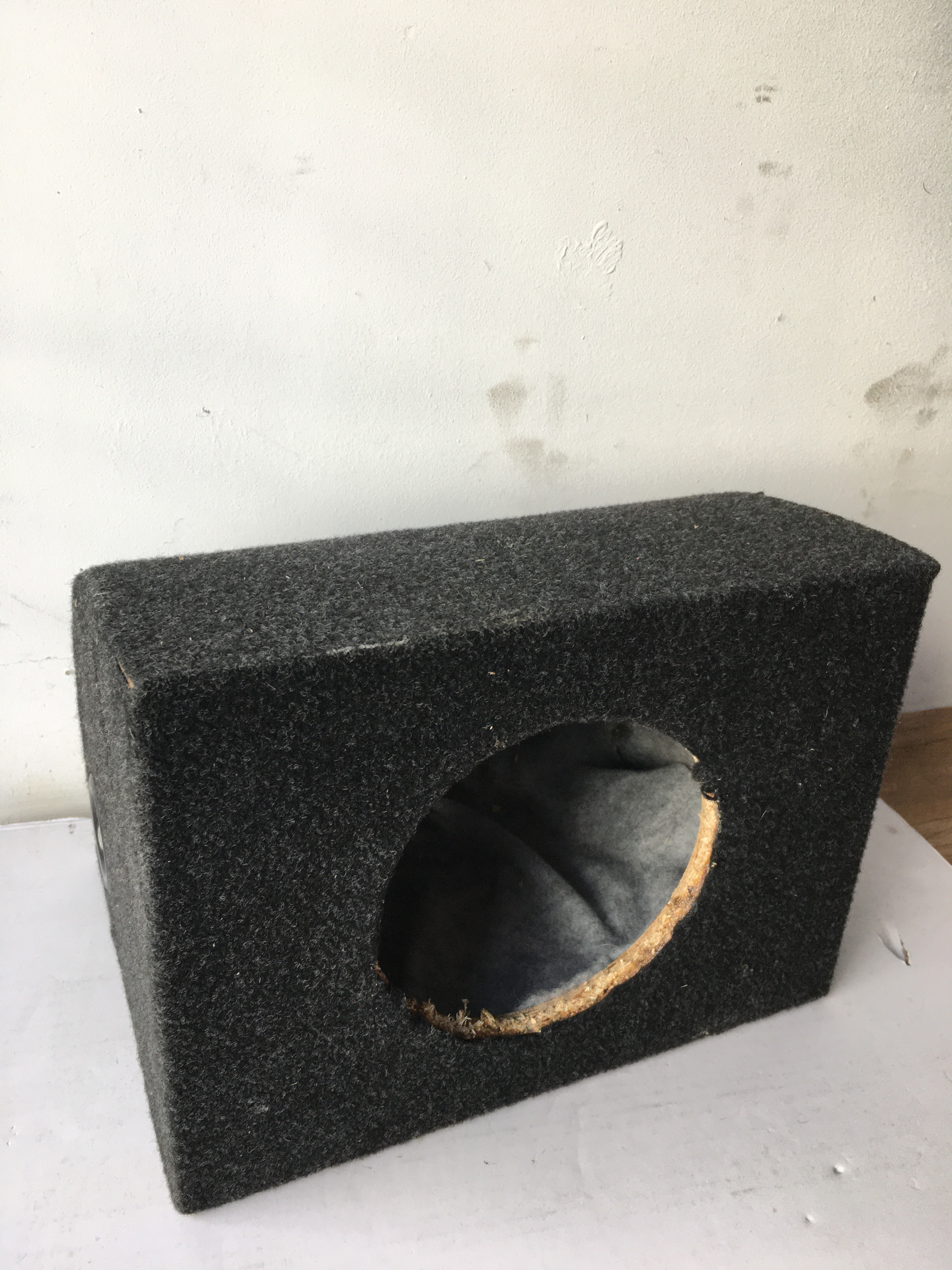 BOX A8-30 Кутия за тонколона автомобилна 8