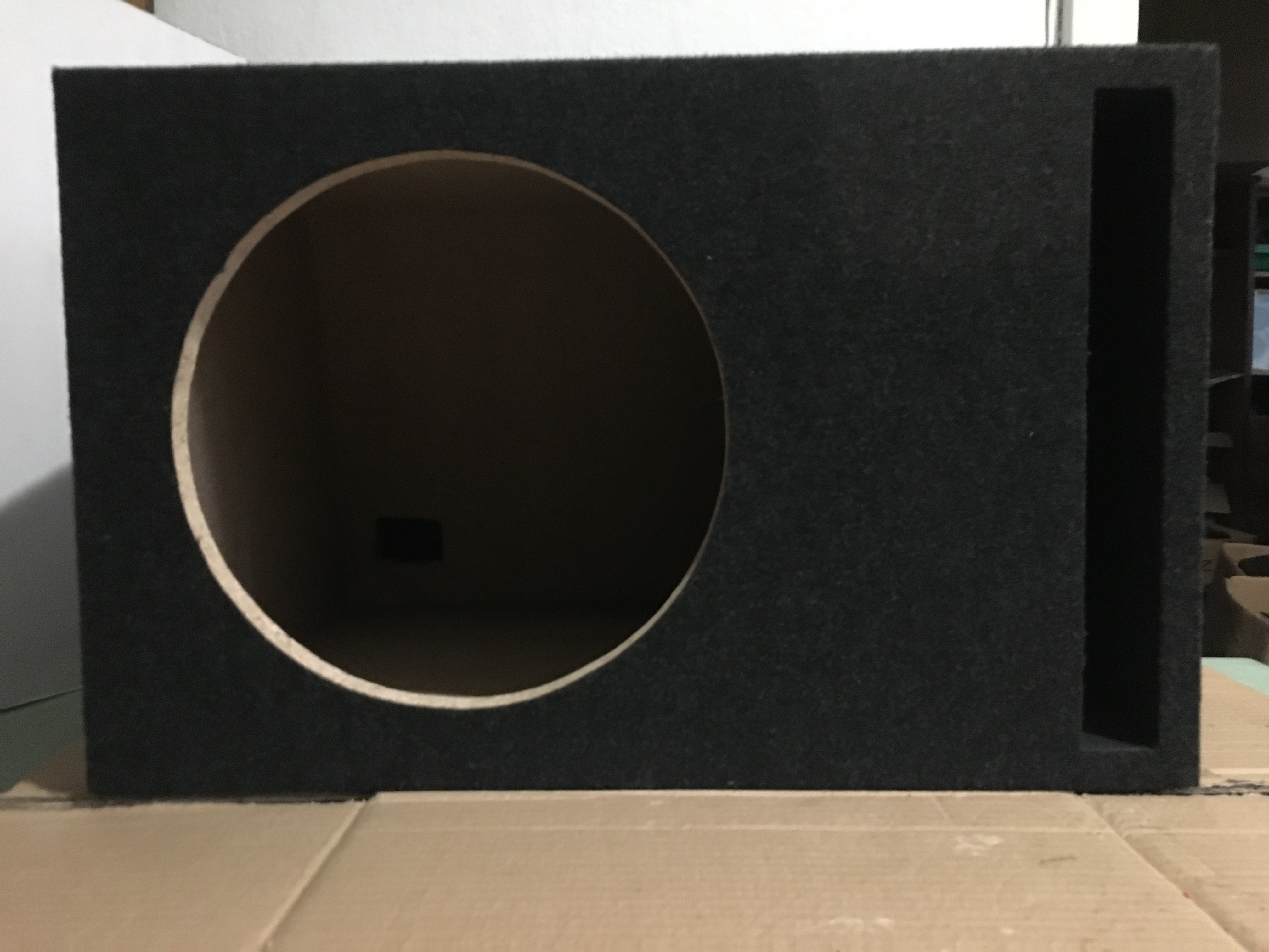 BOX AHO12EX Кутия за тонколона автомобилна 12